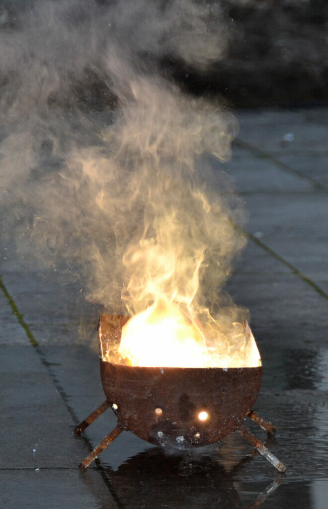 Simulationsfeuer in einer Feuerschale