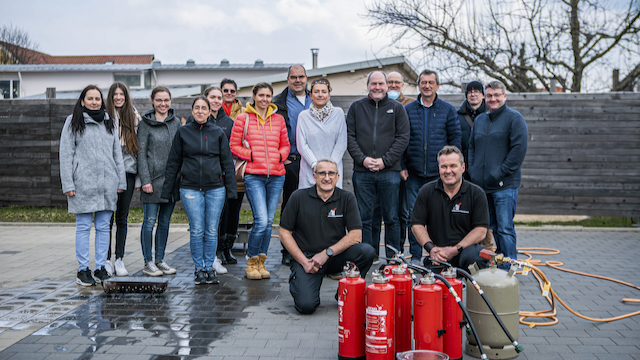 Brandschutzhelfer Ausbildung in Regensburg mit Berufsfeuerwehrmännern