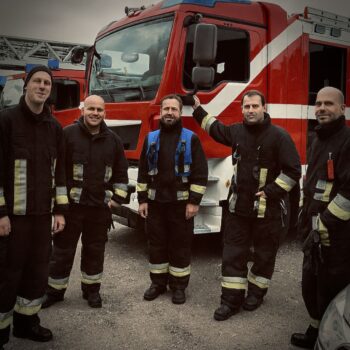 Brandschutzhelfer Ausbildung Stuttgart Killesberg -Berufsfeuerwehrmänner Team - KI Bild