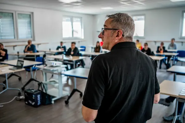 Theoretischer Teil eines Brandschutzhelfer Inhouse Kurses im Schulungsraum