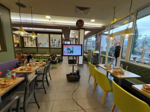 Aufenthaltsraum eines Gastronomiebetriebs als Schulungsraum für einen Brandschutzhelfer-Kurs