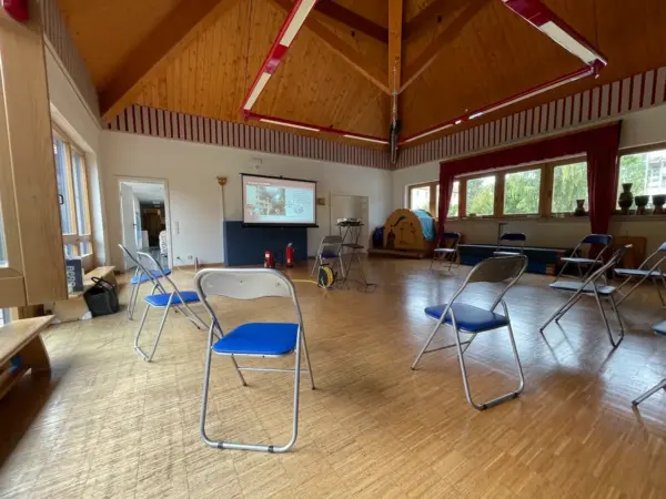Turnhalle einer Kindertagesstätte als Schulungsraum für einen Brandschutzhelfer-Kurs